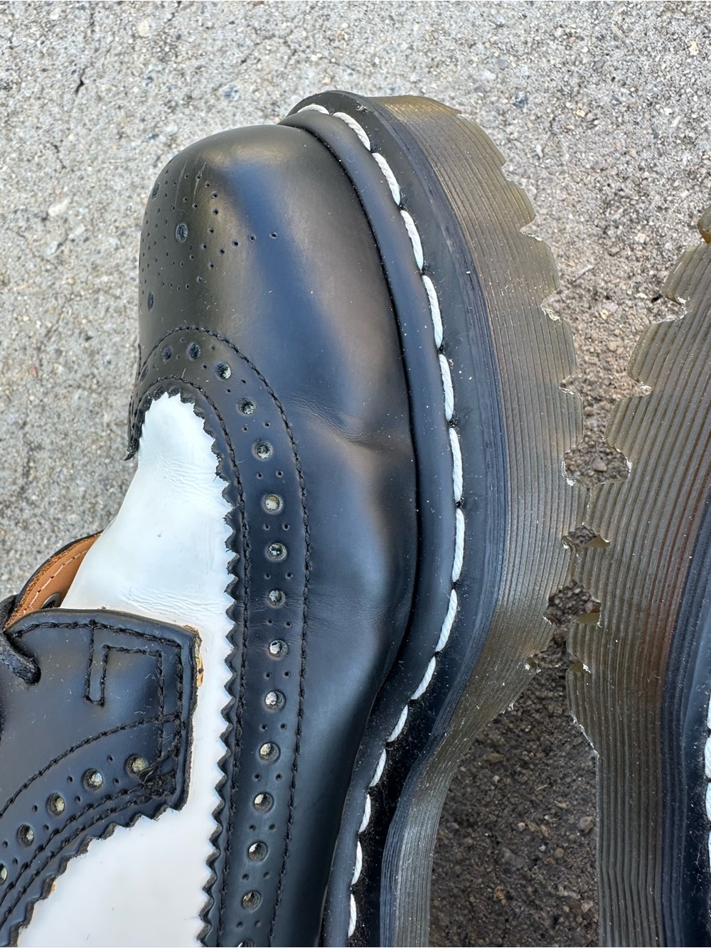Dr. Martens 3989 Bex Wingtip Brogue Oxford Shoe Unisex - Picture 11 of 16